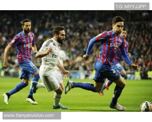 拉莫斯与卡瓦哈尔的对决谁能在足球场上赢得荣耀与尊重